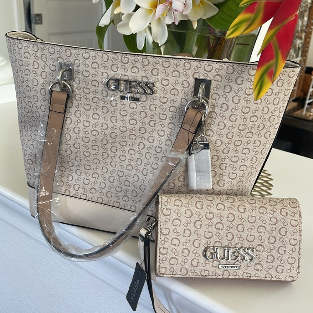 Guess shoulder bag with matching wallet nude multi